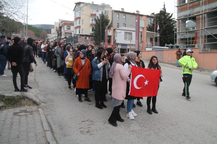 Motosiklet Tutkunlarından Konvoy, Öğrencilerden Şehitlere Saygı Yürüyüşü