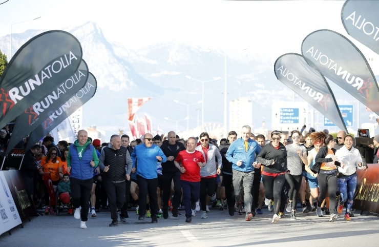 15. Uluslararası Runatolia Antalya Maratonu Başladı