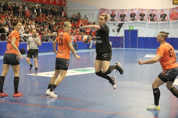 Ehf Çeyrek Final: Kastamonu Belediyespor: 29 - Siofok: 38