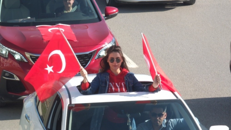 Sosyal Medyada Örgütlendiler, Konvoy Olup Yollara Düştüler