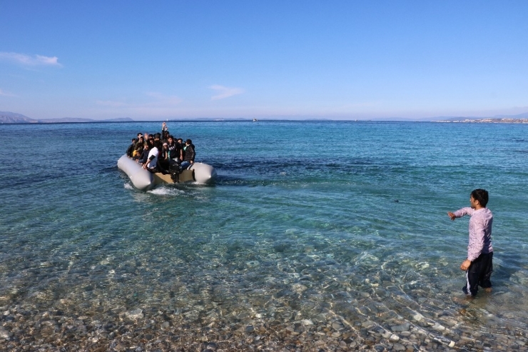 Göçmenlerin İzmir Üzerinden Yunanistan’a Geçişi Başladı