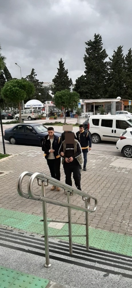 Çeşme’de 70 Bin Tl’lik Ses Sistemi Çalan 3 Şüpheli Yakalandı