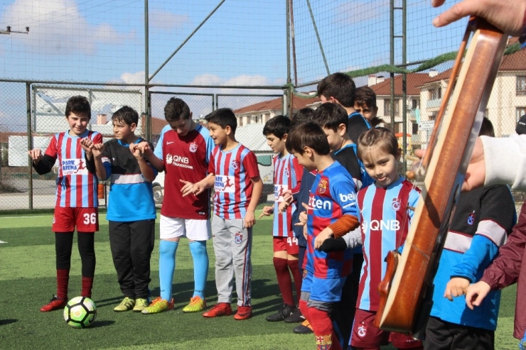 Kemençe Ve Horon İle Isınıp Antrenmana Başlıyorlar