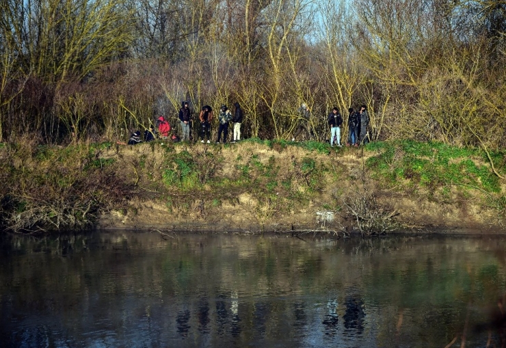Yunan Askerleri Almayınca 2 Gün Adada Beklediler, Yüzerek Türkiye’ye Kaçtılar