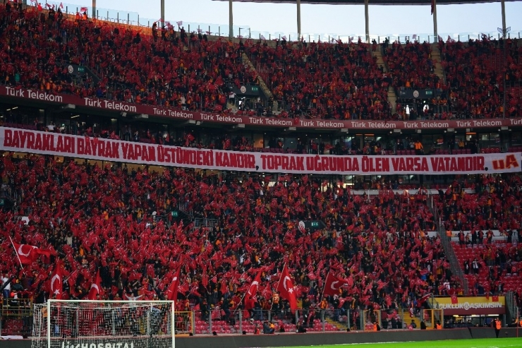 Galatasaray - Gençlerbirliği Maçında İdlib Şehitleri Unutulmadı