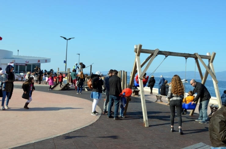 Güzel Havayı Gören Sahile Akın Etti