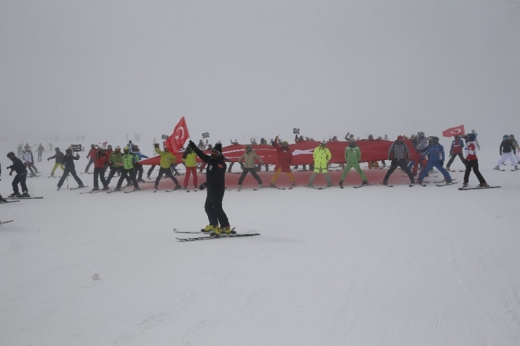 130 Kayakçı Şehitler İçin Tek Ses Tek Yürek Oldu