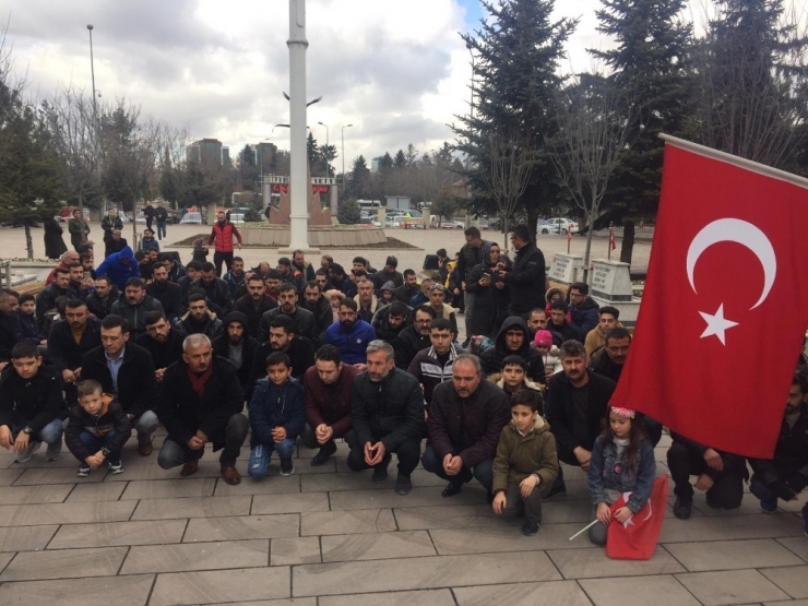 Vatandaşlar Şehitliğe Koştu