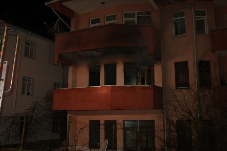 Diri Diri Yanmaktan Son Anda Kurtuldular