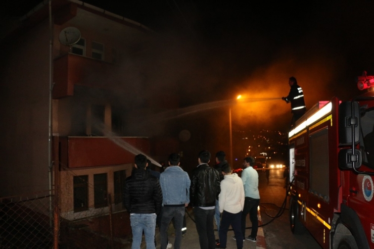 Diri Diri Yanmaktan Son Anda Kurtuldular