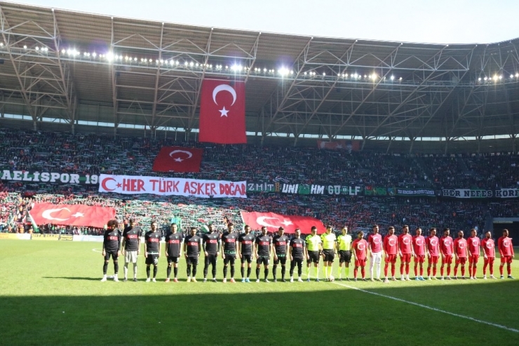 Kocaelispor, 3 Puanı Seyirci Rekoru İle Aldı