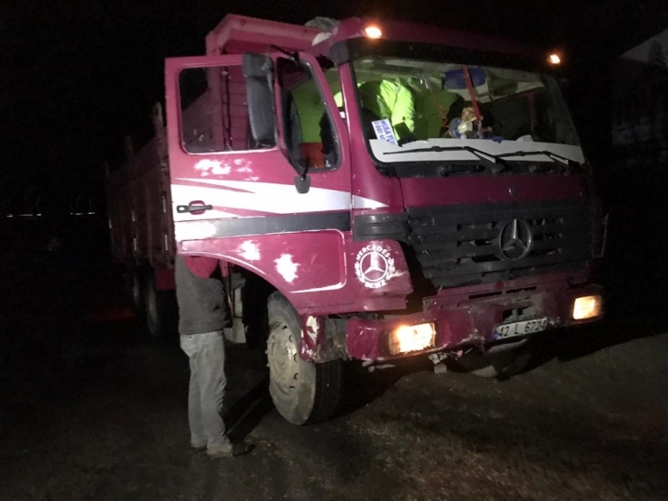 Konya’da Kamyon İle Otomobil Çarpıştı: 5 Yaralı