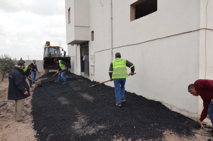 Felçli Çiftin Evinin Önü Ambulans İçin Asfaltlandı