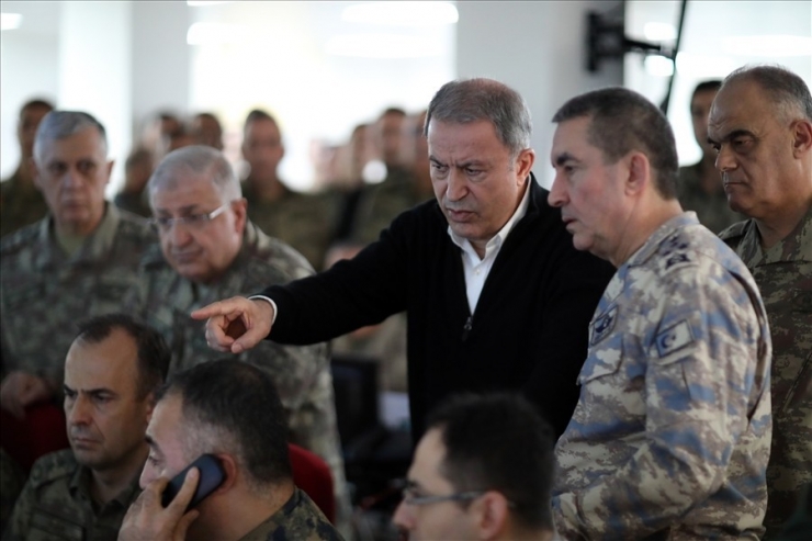 Bakan Akar’ın Bahar Kalkanı Harekatı’nı Yönettiği Anların Fotoğrafları Paylaşıldı