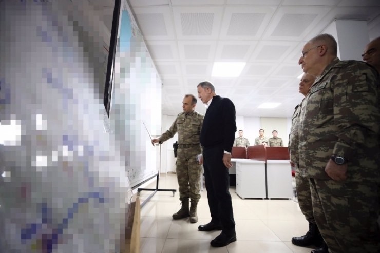 Bakan Akar Ve Komutanlar Sınırın Sıfır Noktasında