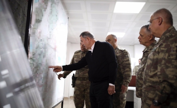 Bakan Akar Ve Komutanlar Sınırın Sıfır Noktasında