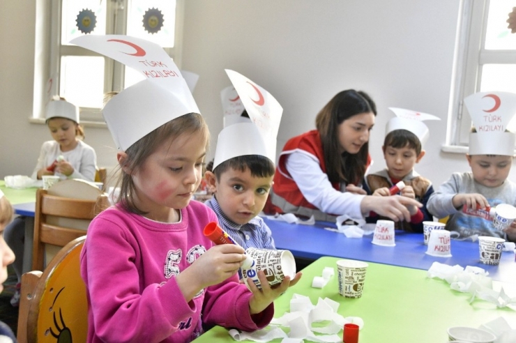 Harçlıklarını Kızılay’a Bağışlayacaklar