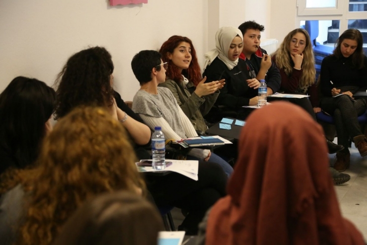 Başkan Kurt Gençlerle Buluştu