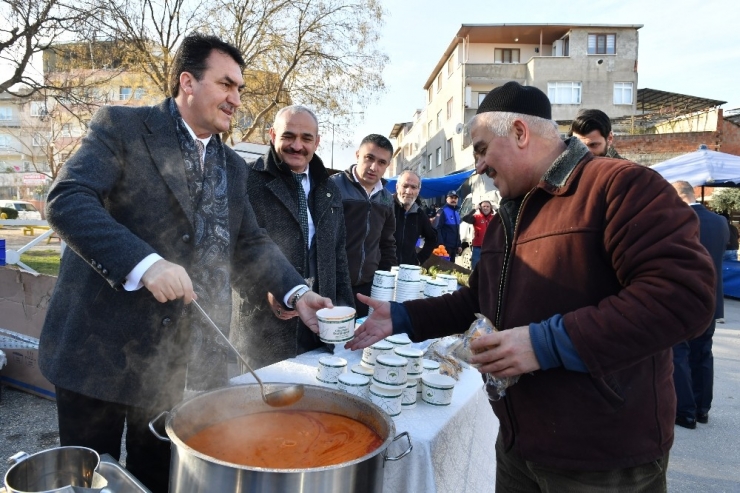 Dündar, Soğuk Kış Sabahında Yürekleri Isıttı
