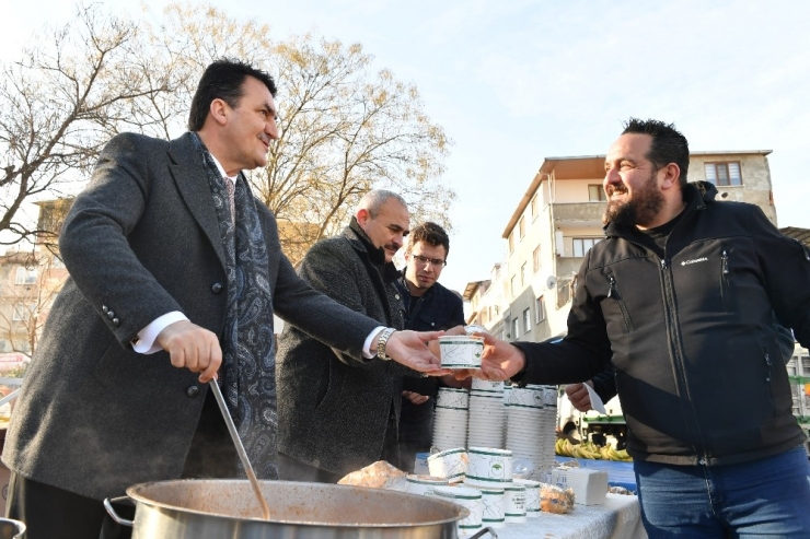 Dündar, Soğuk Kış Sabahında Yürekleri Isıttı