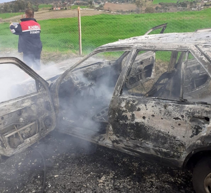 Otomobil Bir Anda Alev Aldı, Sürücüsü Son Anda Canını Kurtardı