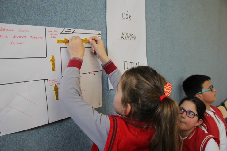 Öğrenciler Sivil Savunma Günü’nde Tatbikat Gerçekleştirdi