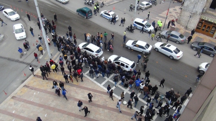 Seyyar Satıcının Bıraktığı Valiz Şüphe Üzerine Fünye İle Patlatıldı