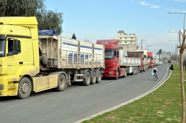 Akçakale Gümrük Kapısı Tam Kapasiteyle Çalışıyor