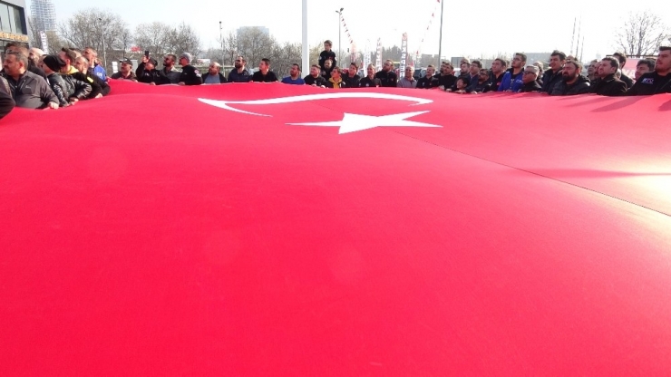 Yüzlerce Otomobil Şehitler İçin Konvoy Yaptı