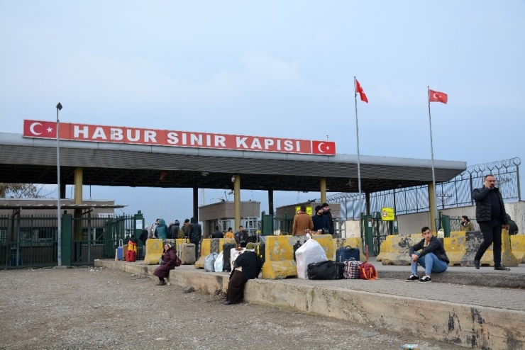 Habur Sınır Kapısı’nın Giriş Ve Çıkışlara Kapatılması