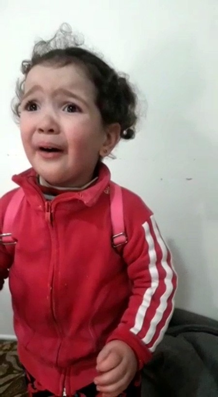 Küçük Kızın Bomba Sesinden Korktuğu Anlar Yürek Sızlattı
