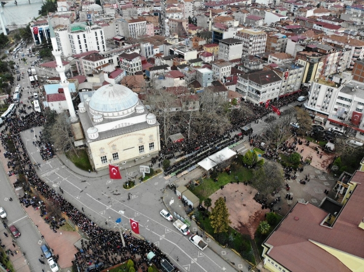 İdlib Şehidini Binler Uğurladı