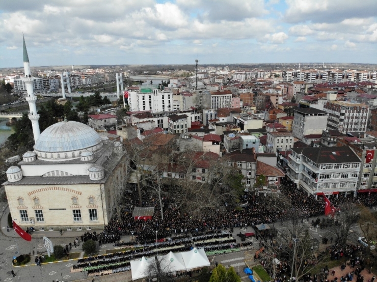 İdlib Şehidini Binler Uğurladı