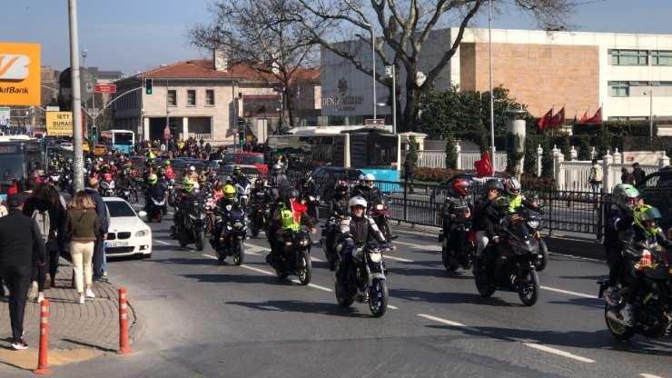 İstanbul’da Motosikletlilerden İdlib Şehitleri İçin Konvoy