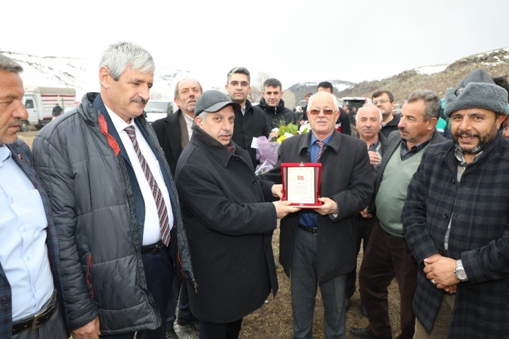 Goller Şehitlere, Selamlar Askere