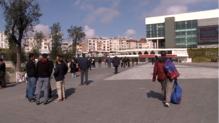 Zeytinburnu’dan Sınır Kapılarına Mülteci Hareketliliği Devam Ediyor