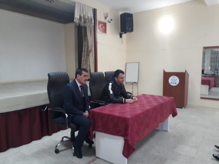 Halk Eğitimde Kursiyerlere Fotoğrafçılık Mesleği Anlatıldı