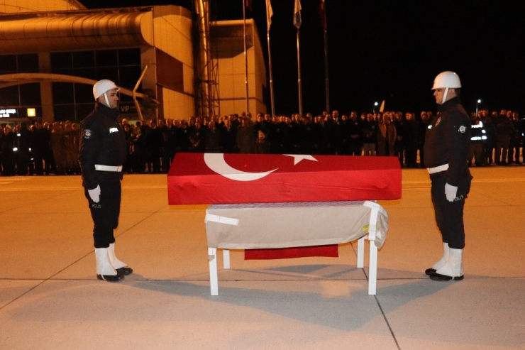 Şehit Gümrük Memurunun Naaşı Memleketine Gönderildi