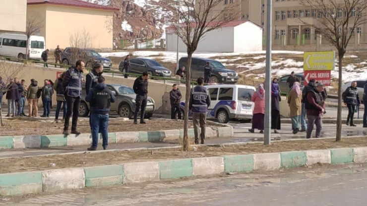 Servis Aracına Roketli Saldırı: 30 Yaralı