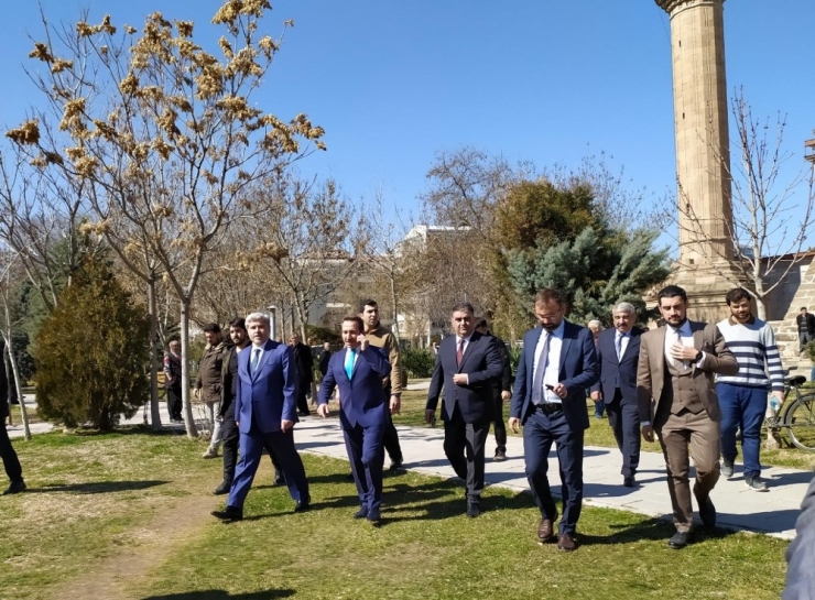 Vali Mantı Ve Protokol Üyeleri Emeklilerle Bir Araya Geldi