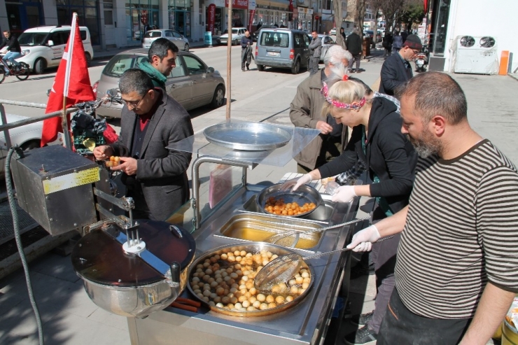 Şehitler İçin Lokma Dağıtıldı