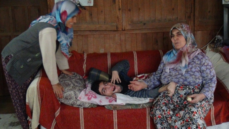 Engelli Oğlu İçin Verilen Bakım Parası Faiziyle Geri İstendi