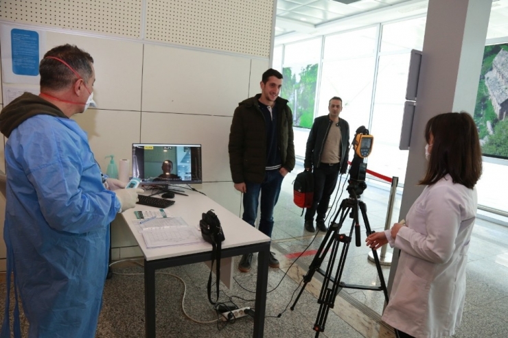 Vali Doruk Sarp Sınır Kapısı’nda Koronavirüs Tedbirlerini İnceledi