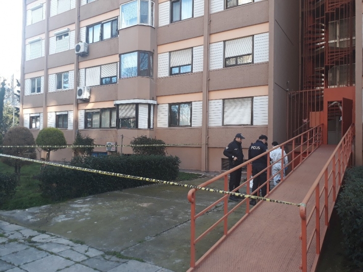 Bakırköy’de 8. Kattan Atlayan Genç Feci Şekilde Can Verdi