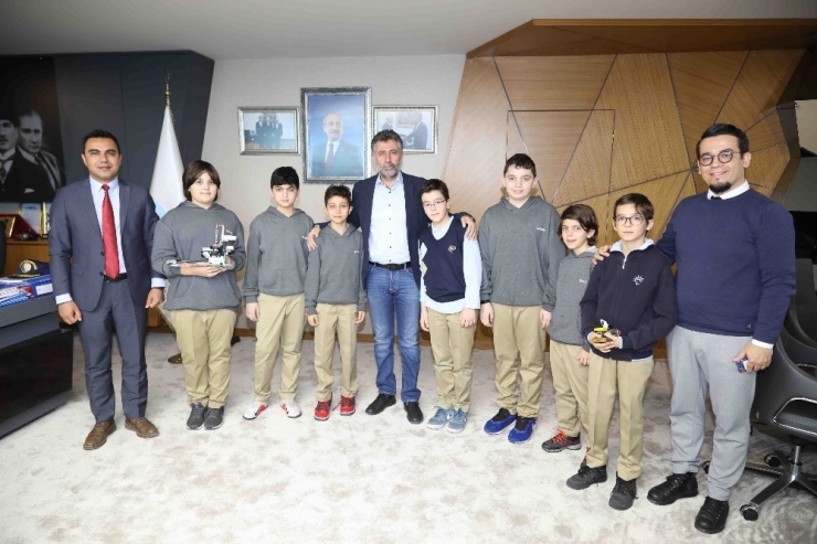 Genç Mucitlerden Yaya Geçidi Projesi