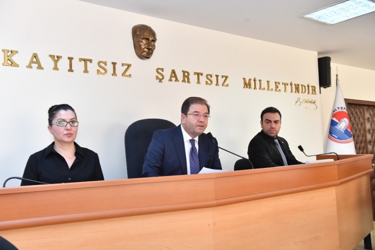 Maltepe Belediye Meclisi’nde Şehitler İçin Saygı Duruşu