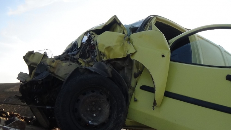 Önünde Giden Araca Çarptı, Ağır Yaralandı