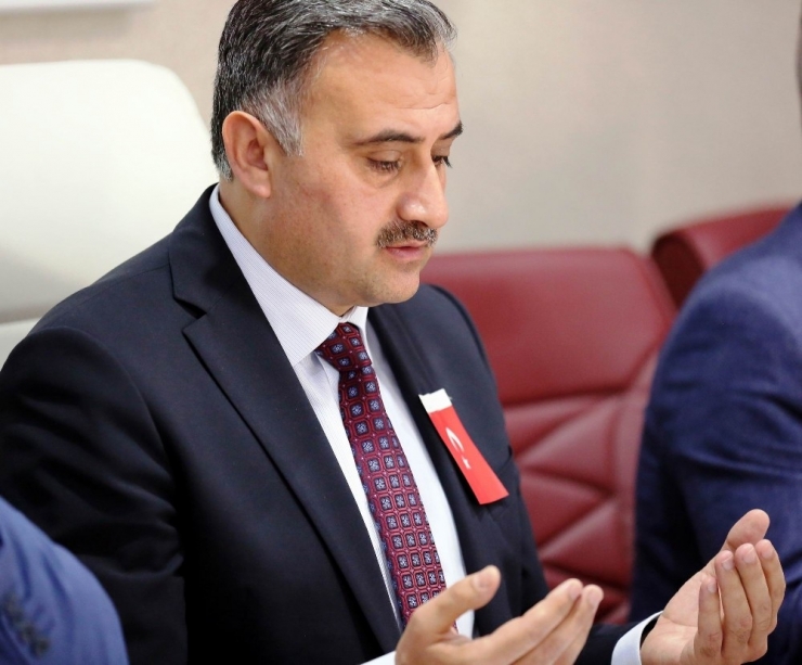 Develi Belediyesi Meclisinde Şehitler İçin Dua Edildi