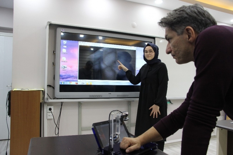 Babasının Hastalığı Kaşif Yaptı