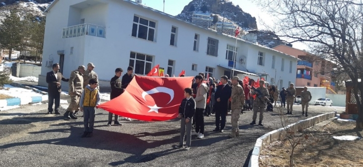 İmam Hatip Öğrencilerinden Askere Destek